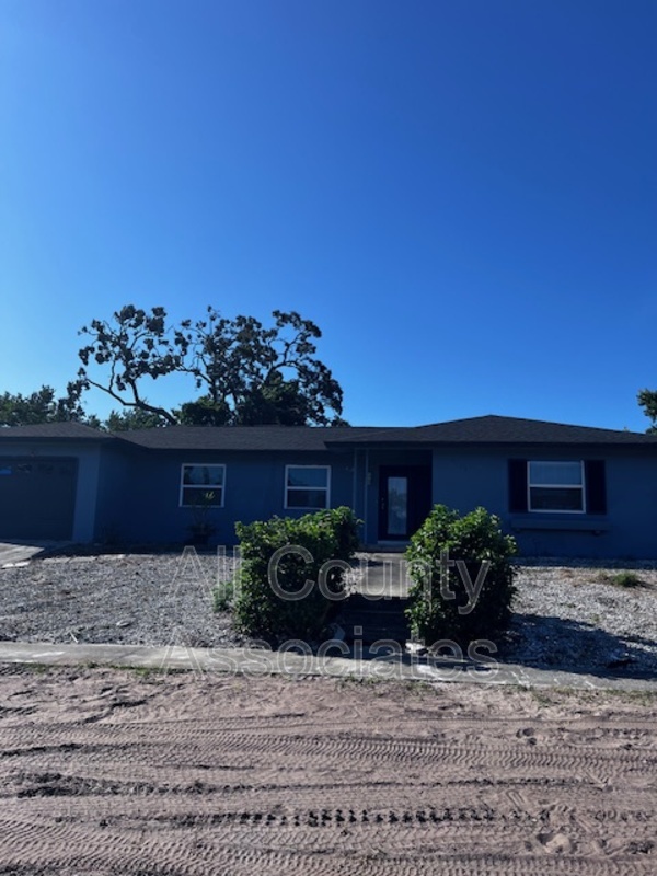 Spring Hill House: 7154 Holiday Drive