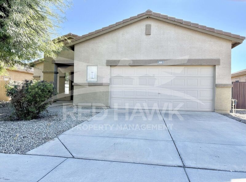 Chandler House: 889 E Leo Pl