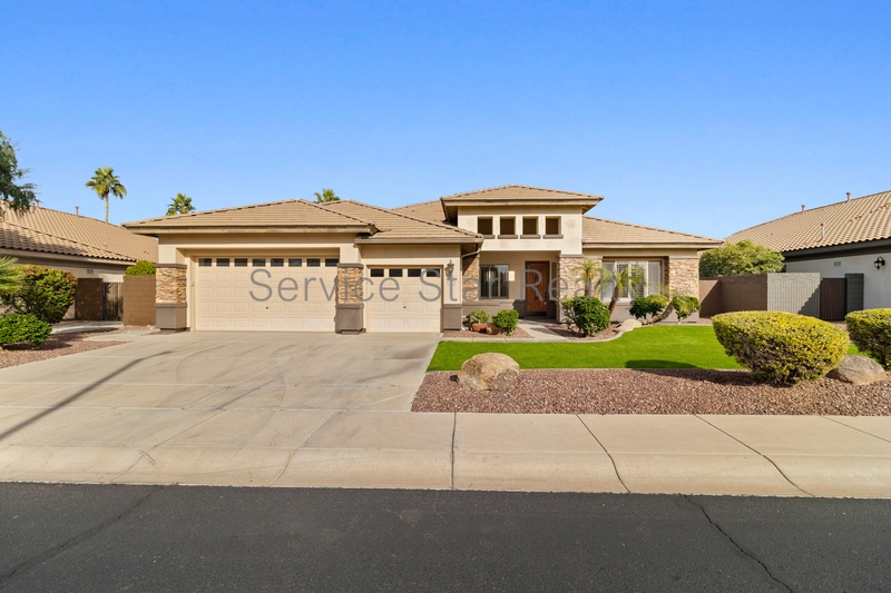 Litchfield Park House: 12824 W Estero Ln