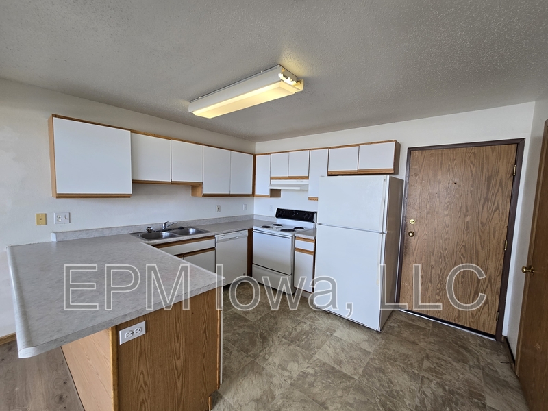 Cedar Rapids House: 64 Miller Avenue Southwest #15