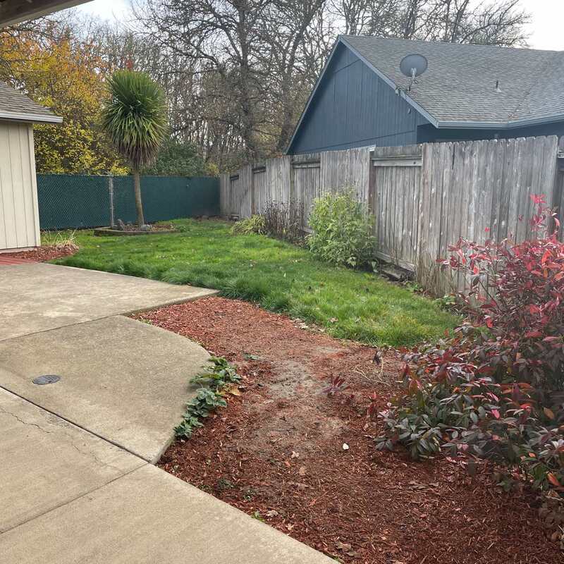 Roseburg House: 118 Geneva Ct