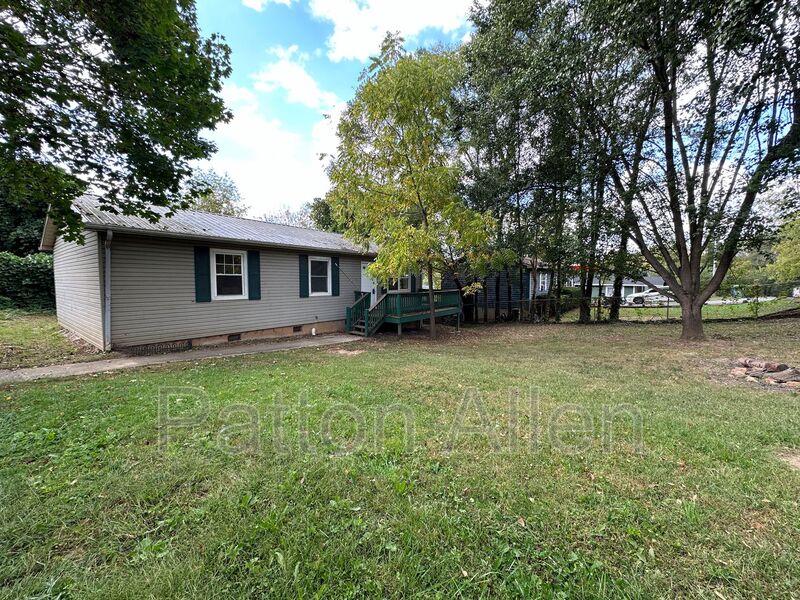 Asheville House: 74 Buffalo St