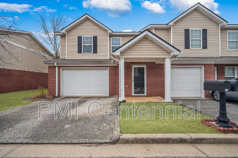 Loganville Townhome: 152 Tara Commons Drive