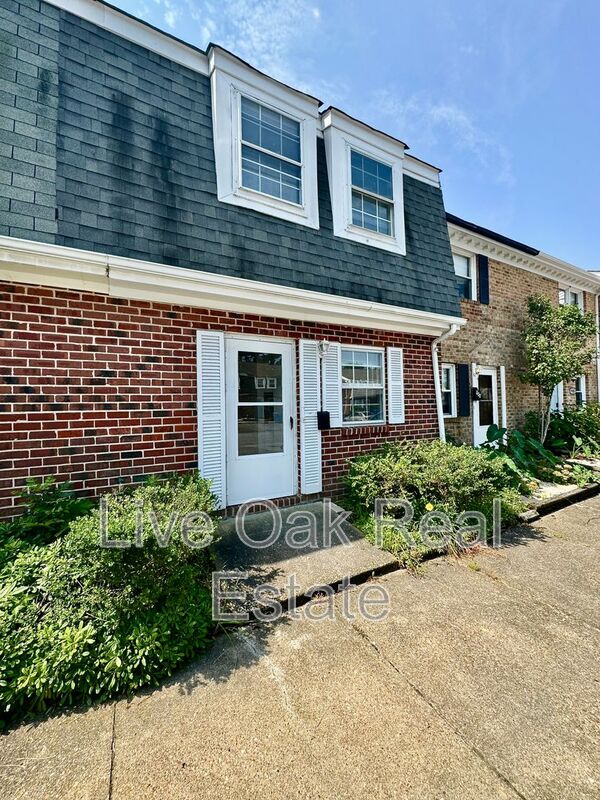 Virginia Beach Townhome: 944 Maryland Avenue