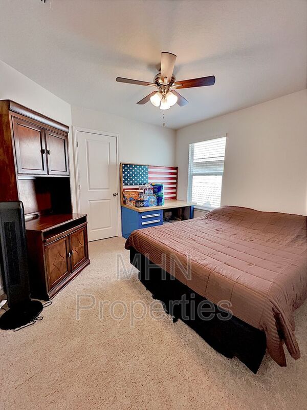 4 bed/2 bath beautiful newer built home located in Redbird Ranch! - Photo 29