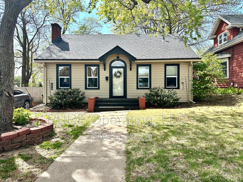 Omaha House: 5011 Miami St