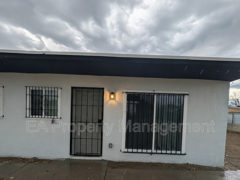 Albuquerque House: 443 Trumbull Ave SE