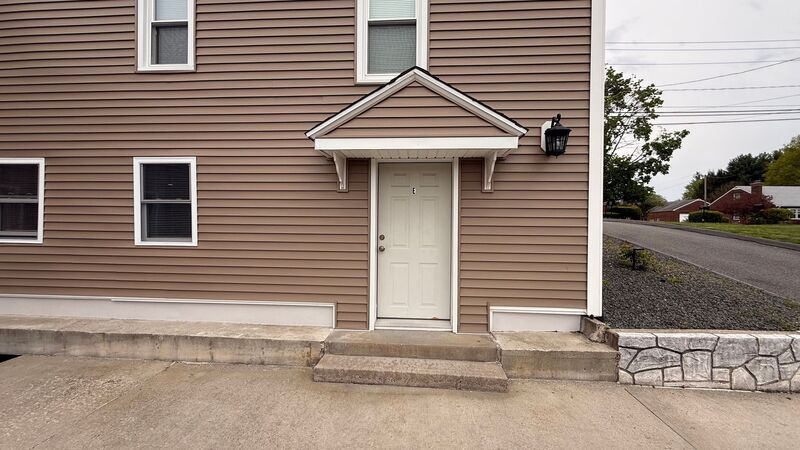 Agawam Condo: 62 Suffield St