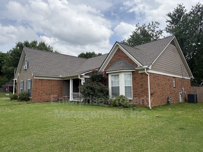 Memphis House: 7037 Meadowlands Place