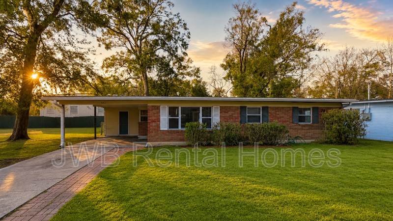 Jacksonville House: 662 Melba St