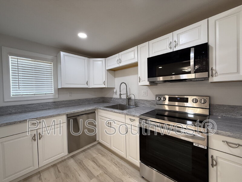 Bullhead City House: 315 Moser Avenue