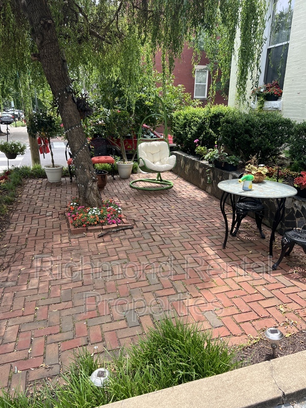 Richmond Condo: 1603 Hanover Avenue