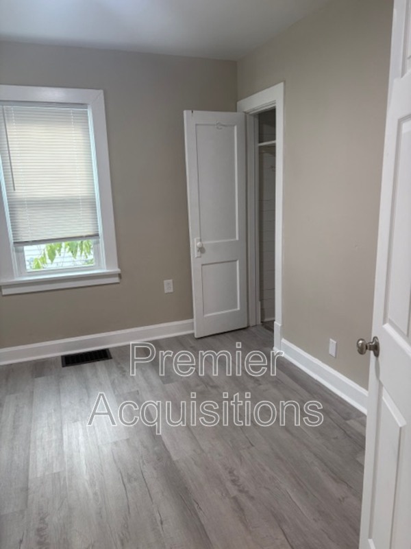 Alton House: 614 Leonard St