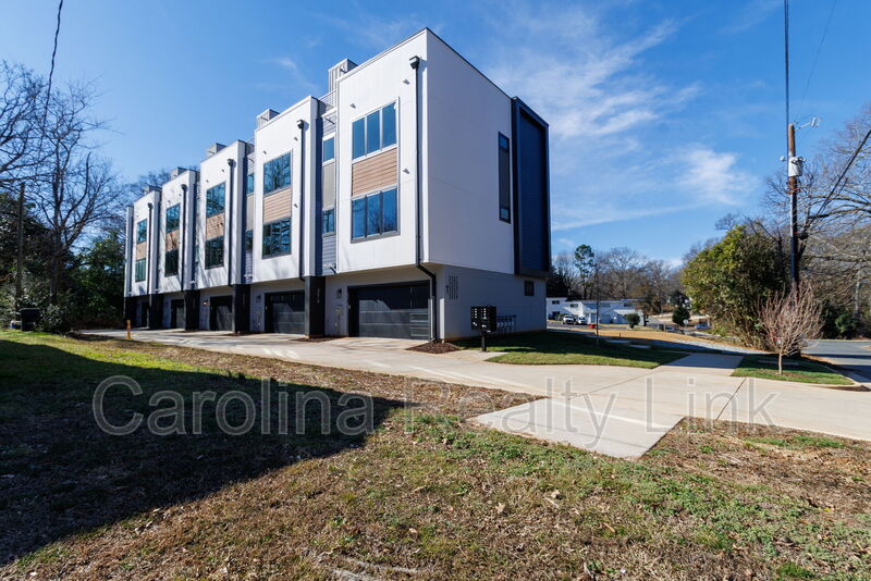 Charlotte House: 3523 Avalon Avenue