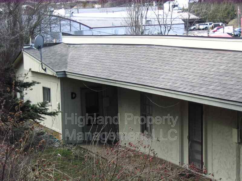 Pullman House: 215 SE High St