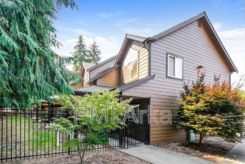 Kent Townhome: 26125 114th Ave SE