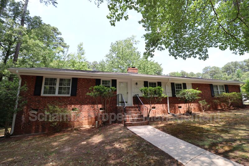 Cary House: 116 Shirley Dr