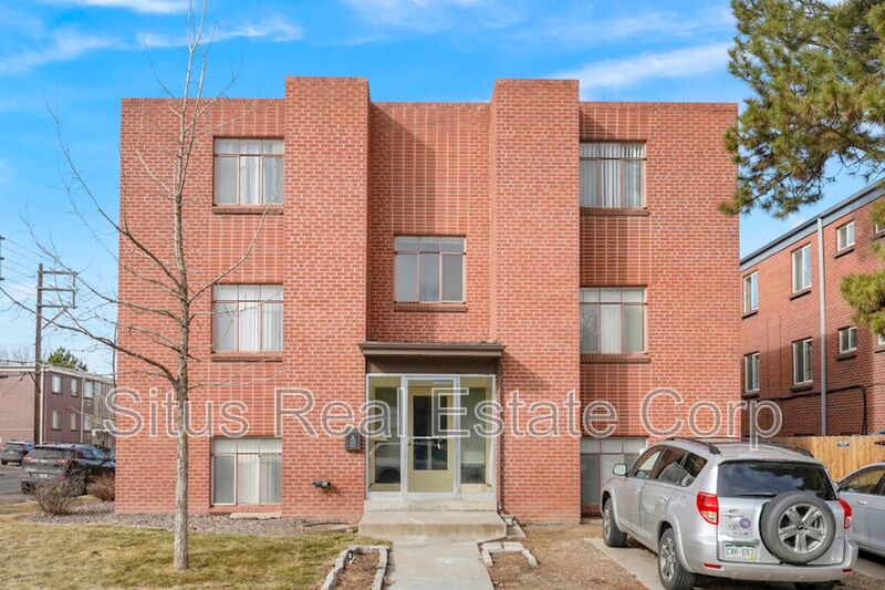 Denver House: 801 N. Dahlia Street