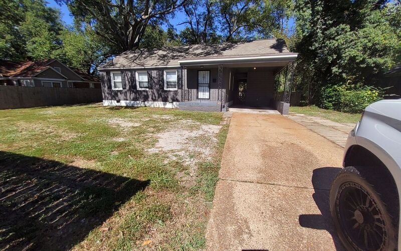Memphis House: 3994 Oak Cliff Rd