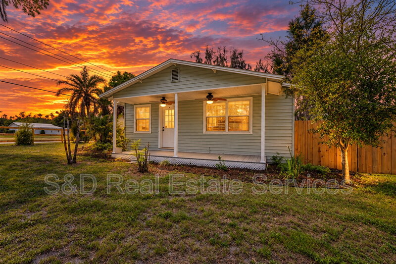 Lakeland House: 3958 2nd St NW