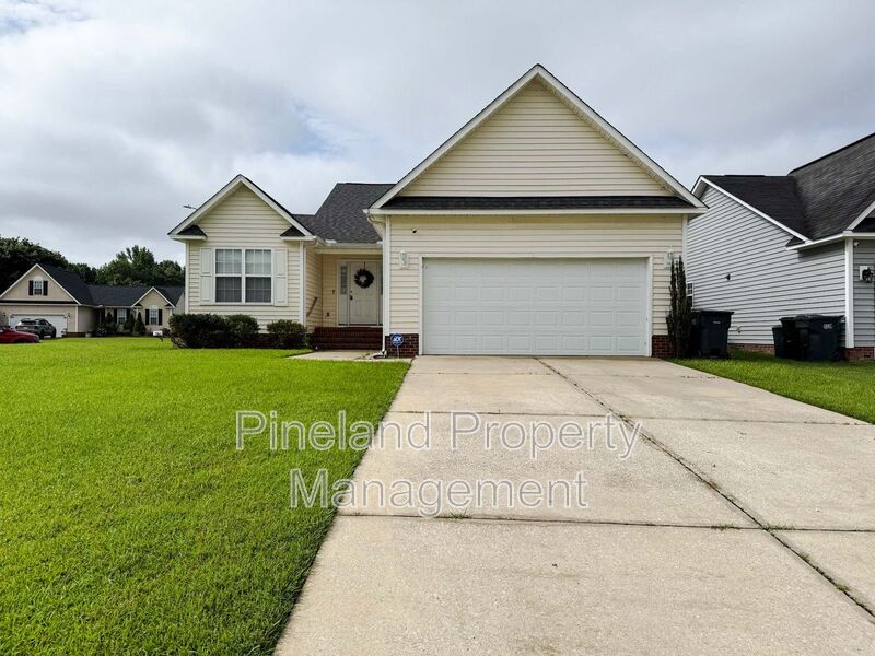 Fayetteville House: 225 Shakerstone Drive