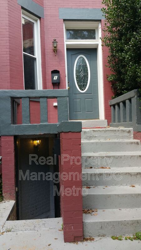 Washington Townhome: 117 W St. NW