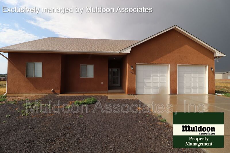 Pueblo West House: 1207 W De La Vista Ct