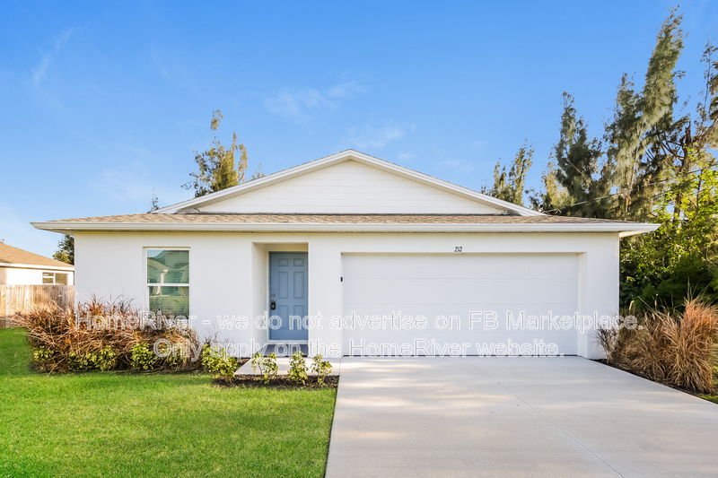 Cape Coral House: 212 NW 1st St