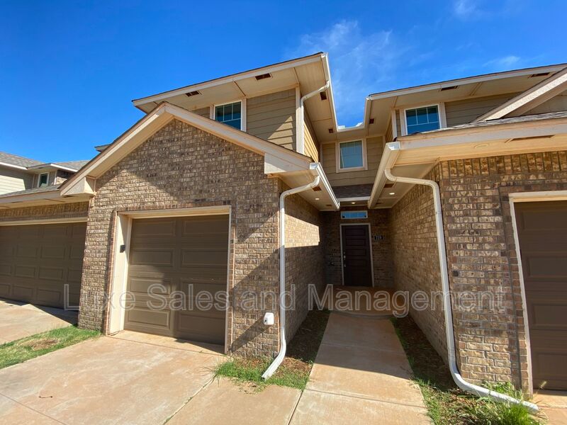 Moore House: 729 SW 14th St