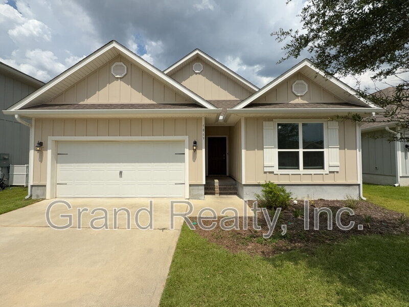 Pace House: 5869 Danbury Blvd