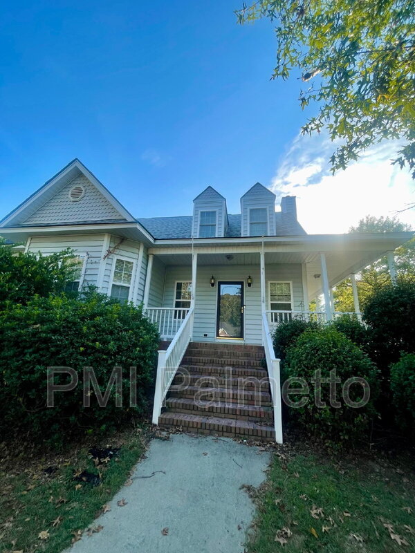 Columbia House: 2 Chadwick Court