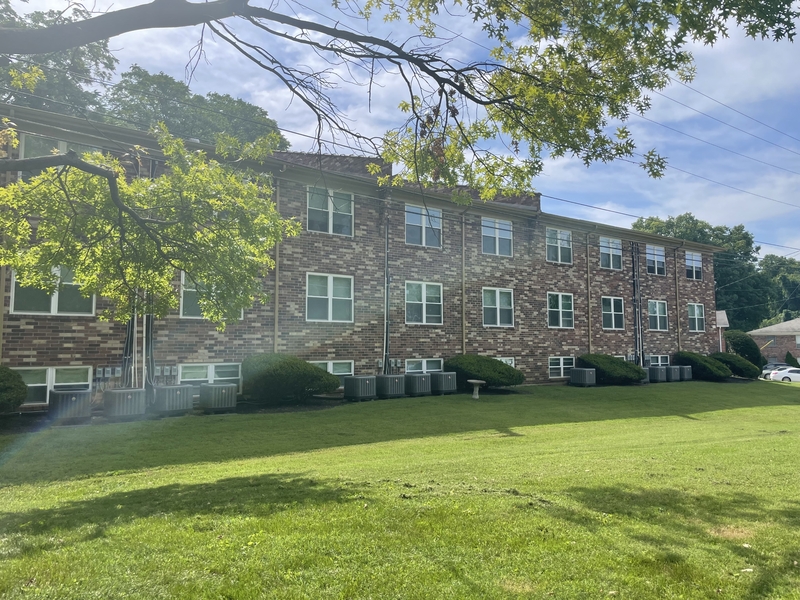 Louisville Condo: 2706 Chickasaw Avenue