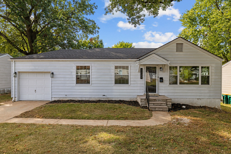 St. Louis House: 1122 Roxton Drive