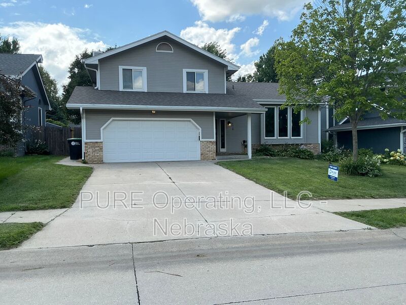 Omaha House: 5018 S 163rd St