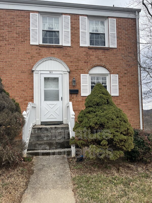 Vinton House: 101 Southampton Dr