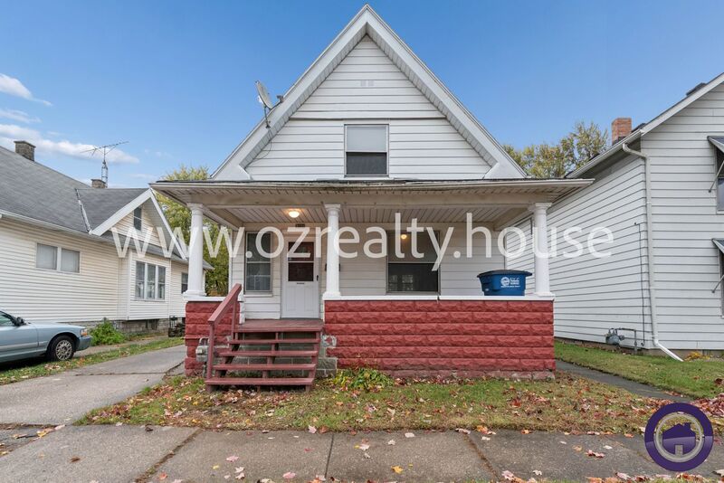 Toledo House: 3936 Woodhaven Dr