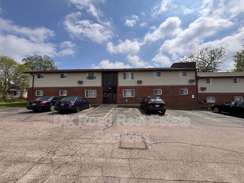 Xenia House: 735 Trumbull St