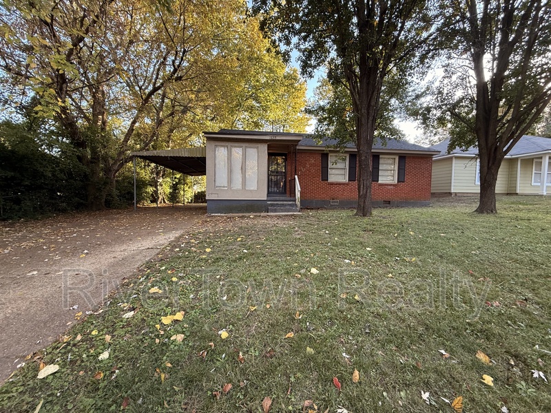 Memphis House: 1655 Vicky Ln