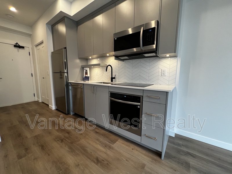 Kelowna Condo: 444-1274 Devonshire Ave