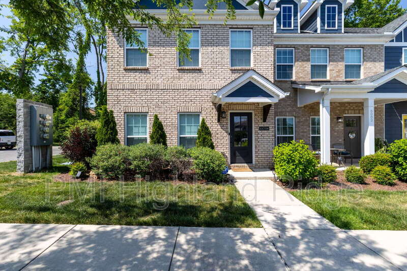 Hendersonville House: 6084 Ivory Lane