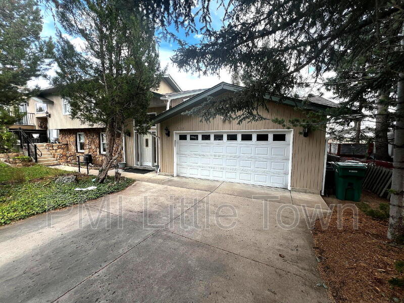 Littleton House: 8320 S Ammons St