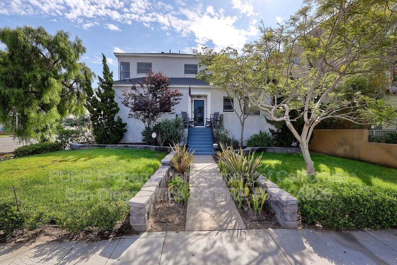 Coronado House: 1106 4th St