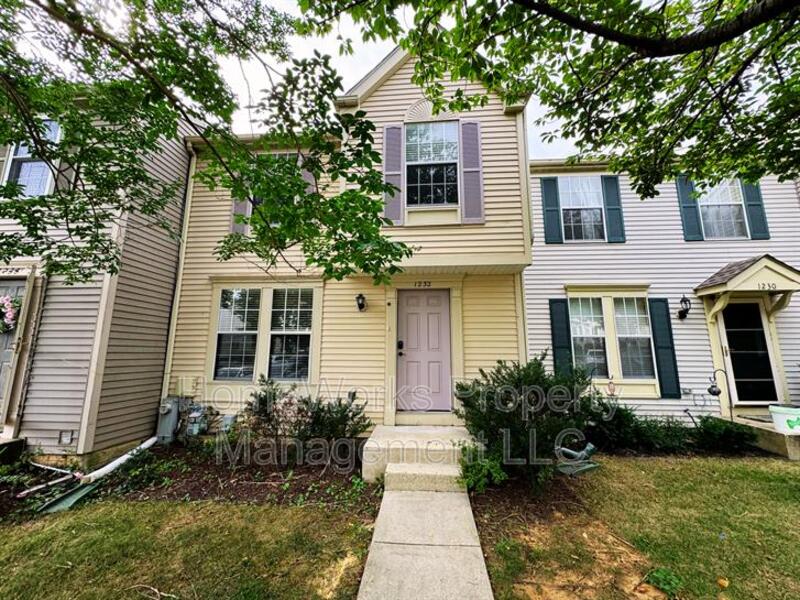 ARNOLD Townhome: 1232 SEMINOLE DR