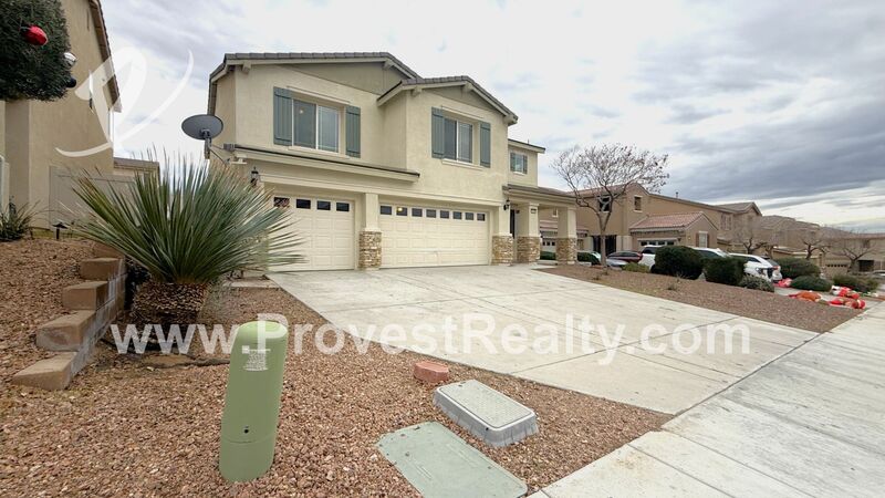 Victorville House: 15799 Barrel Cactus Ln