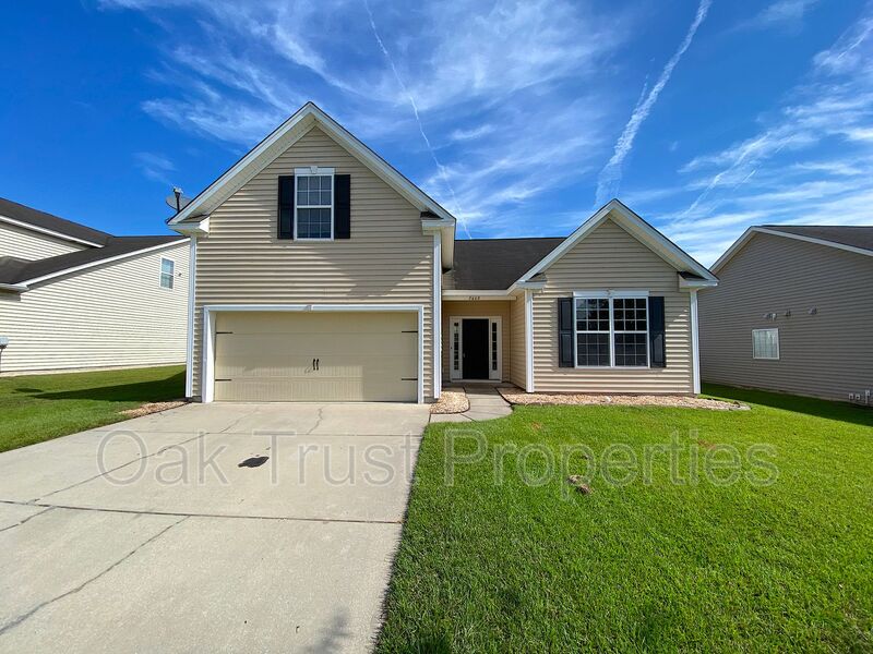 North Charleston House: 7668 Eagle Lake Rd