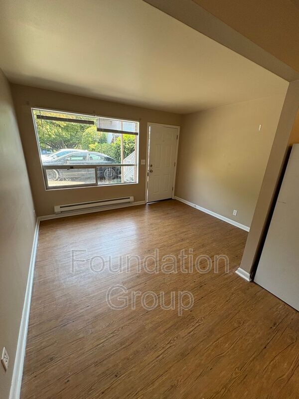 Seattle House: 4255 Gilman Ave W