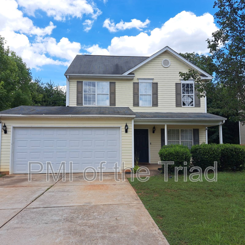 Greensboro House: 152 Drewsbury Dr