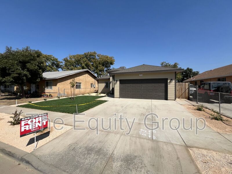 Lindsay House: 440 N Westwood Ave