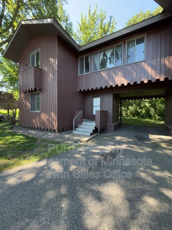 Fridley Townhome: 1514 N Timber Ridge