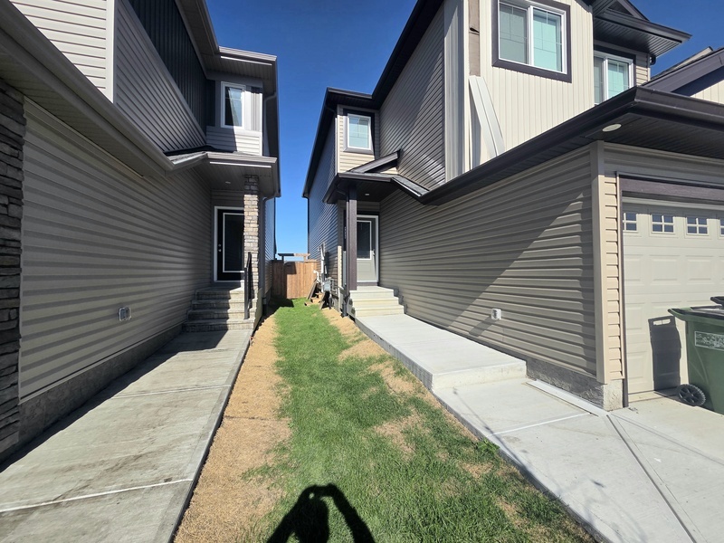 Edmonton Condo: 4632, 4640 177 Ave NW